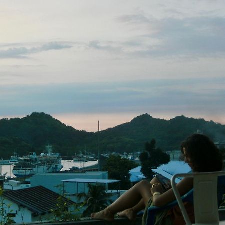 Auberge de jeunesse De Nata à Labuan Bajo Extérieur photo