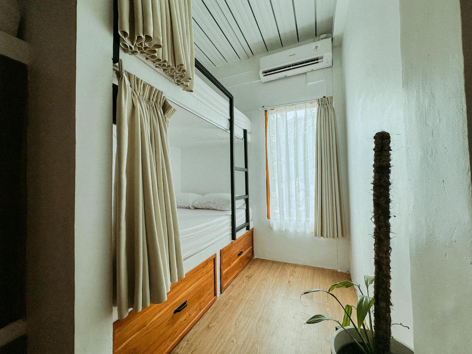Auberge de jeunesse De Nata à Labuan Bajo Extérieur photo