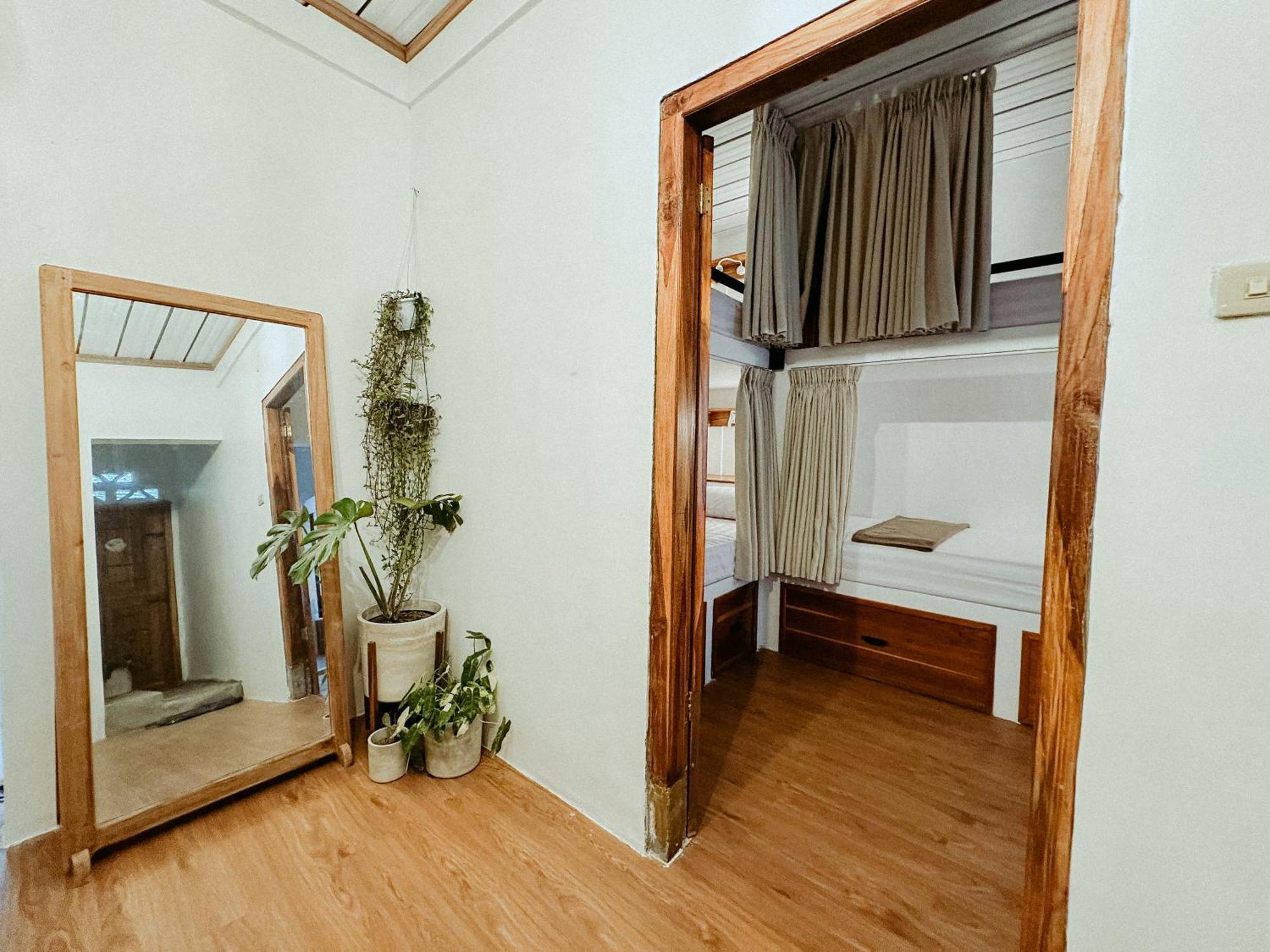 Auberge de jeunesse De Nata à Labuan Bajo Extérieur photo