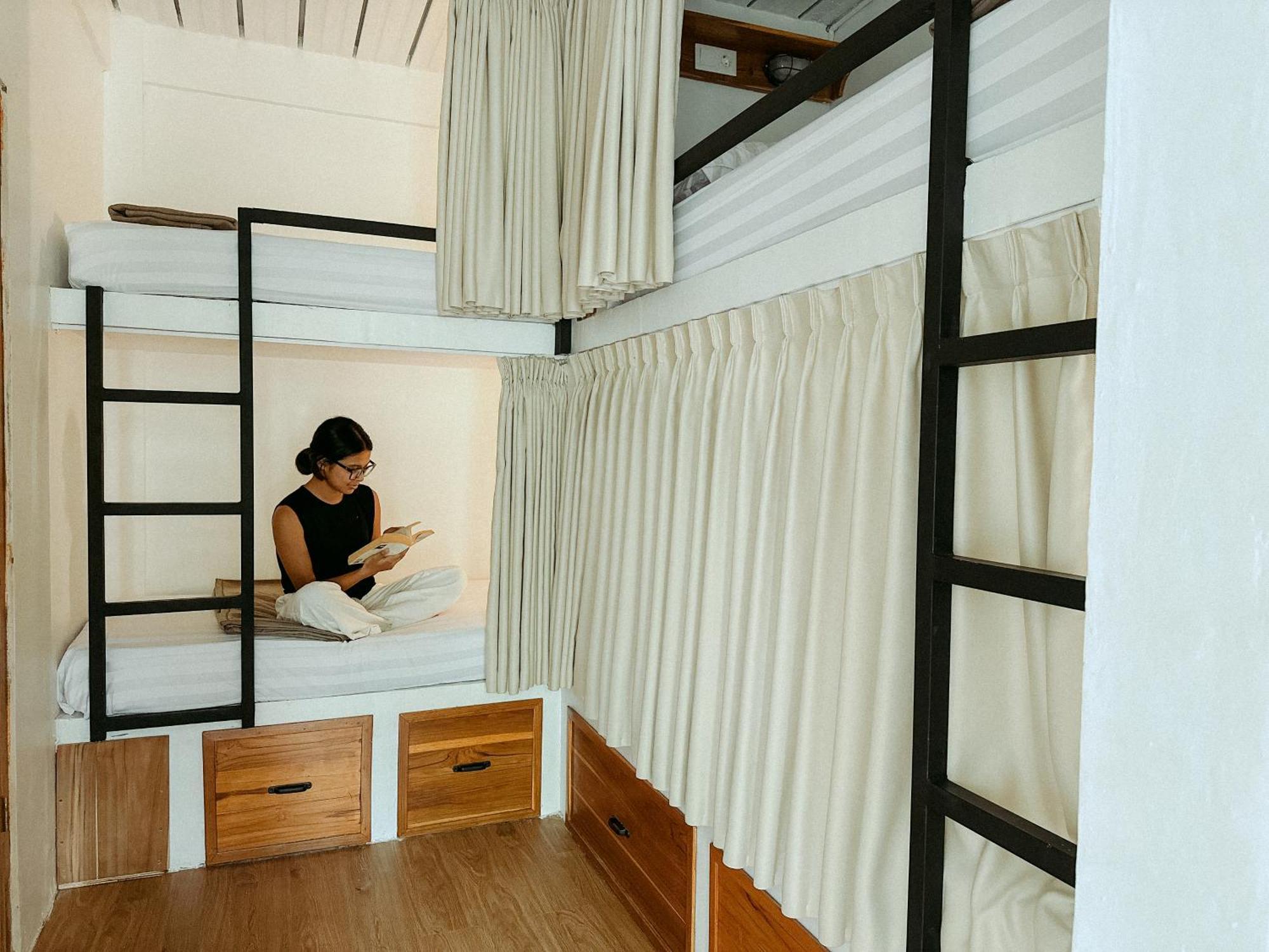 Auberge de jeunesse De Nata à Labuan Bajo Extérieur photo