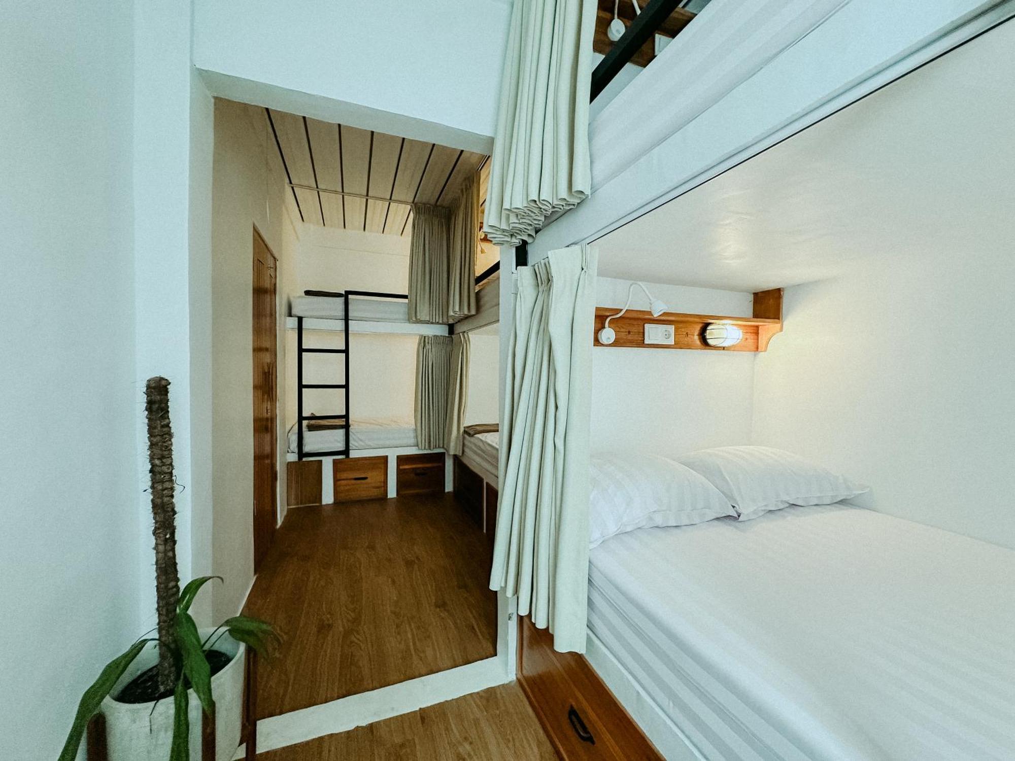 Auberge de jeunesse De Nata à Labuan Bajo Extérieur photo