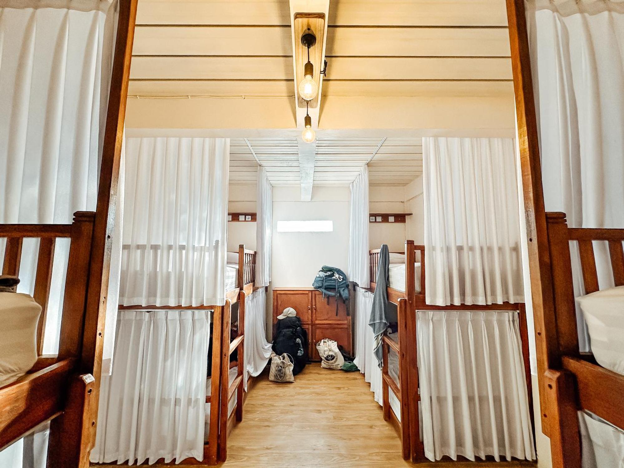 Auberge de jeunesse De Nata à Labuan Bajo Extérieur photo