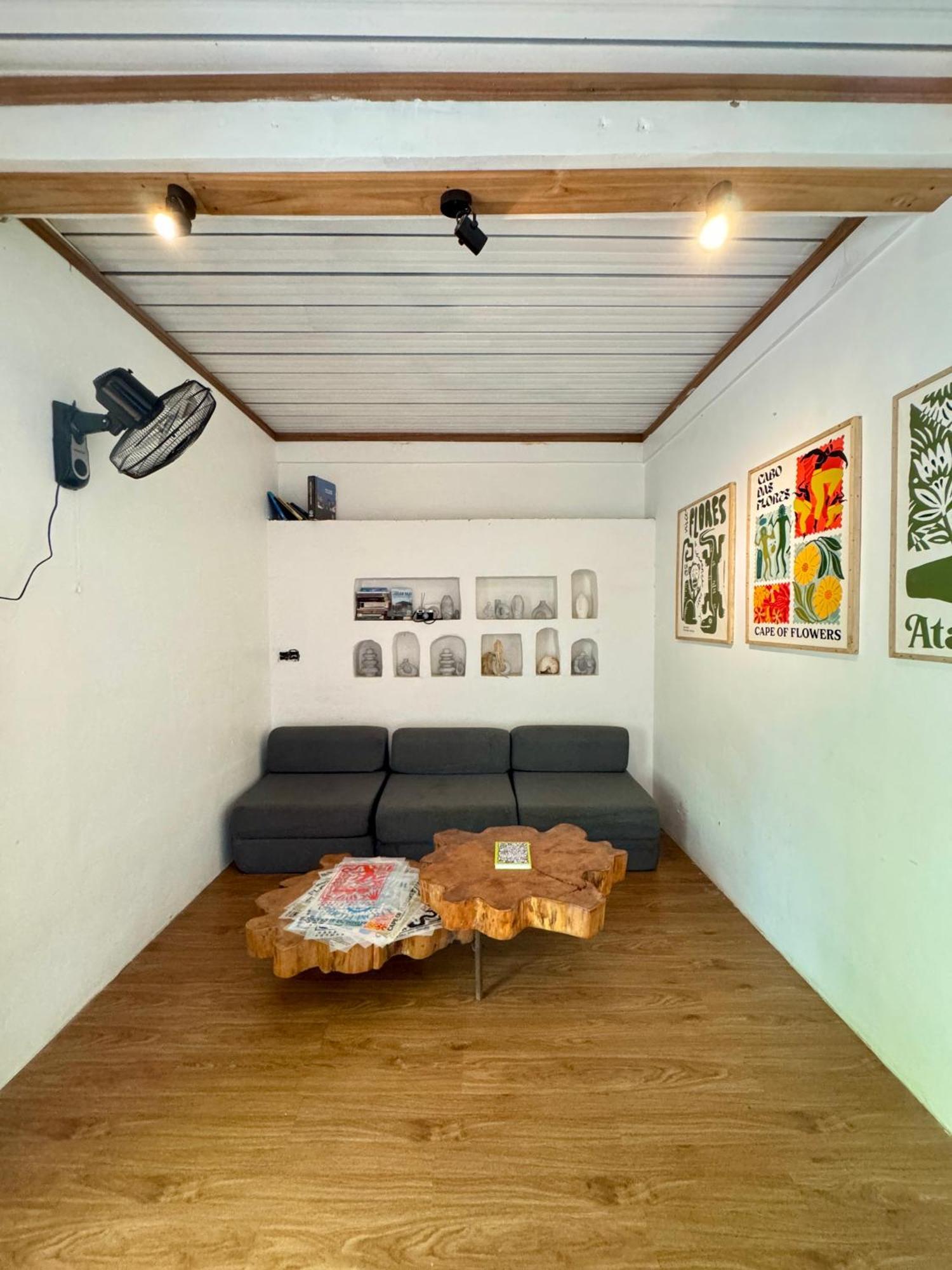 Auberge de jeunesse De Nata à Labuan Bajo Extérieur photo